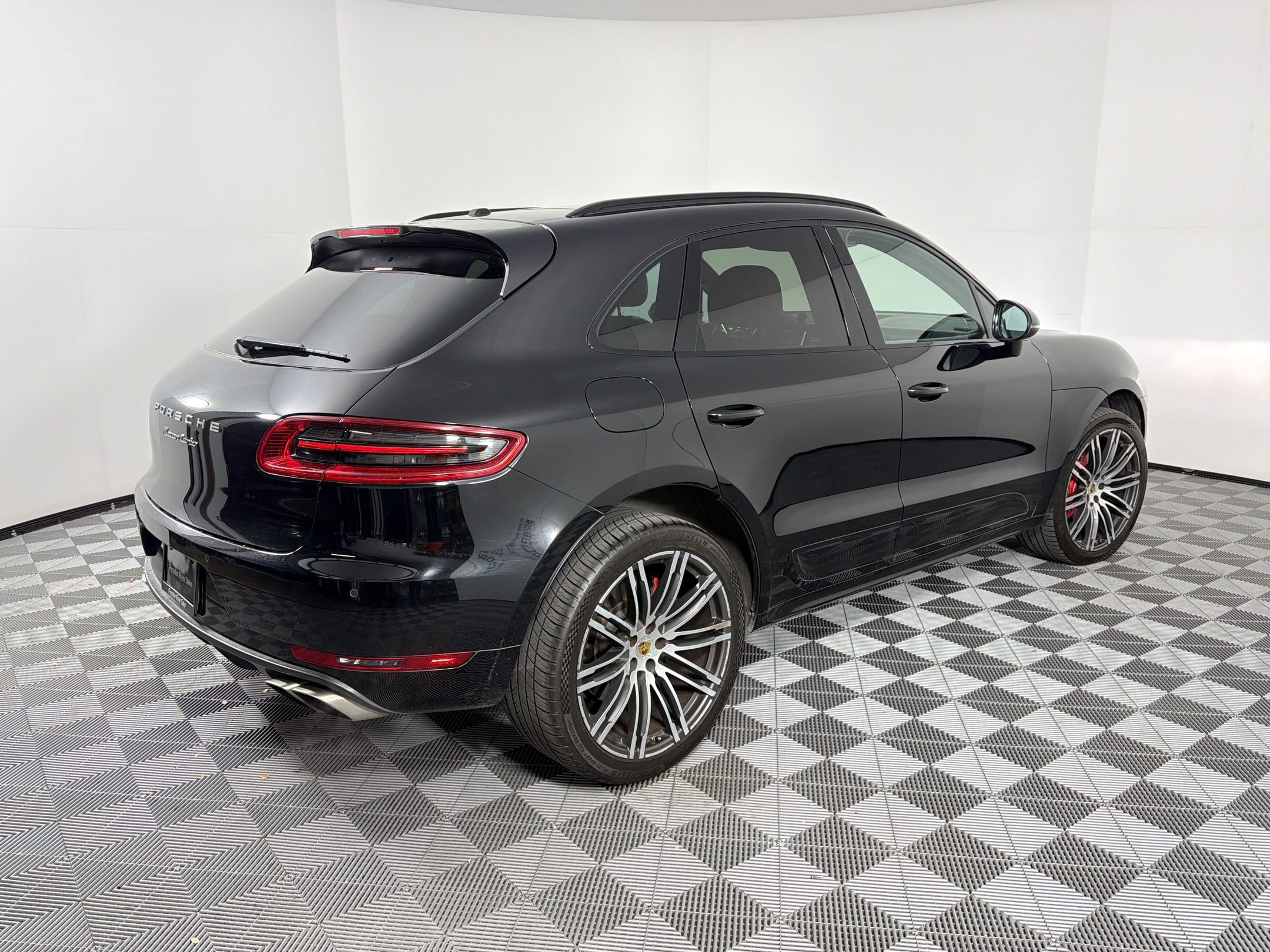 Used 2017 Porsche Macan Turbo AWD/4WD image 9