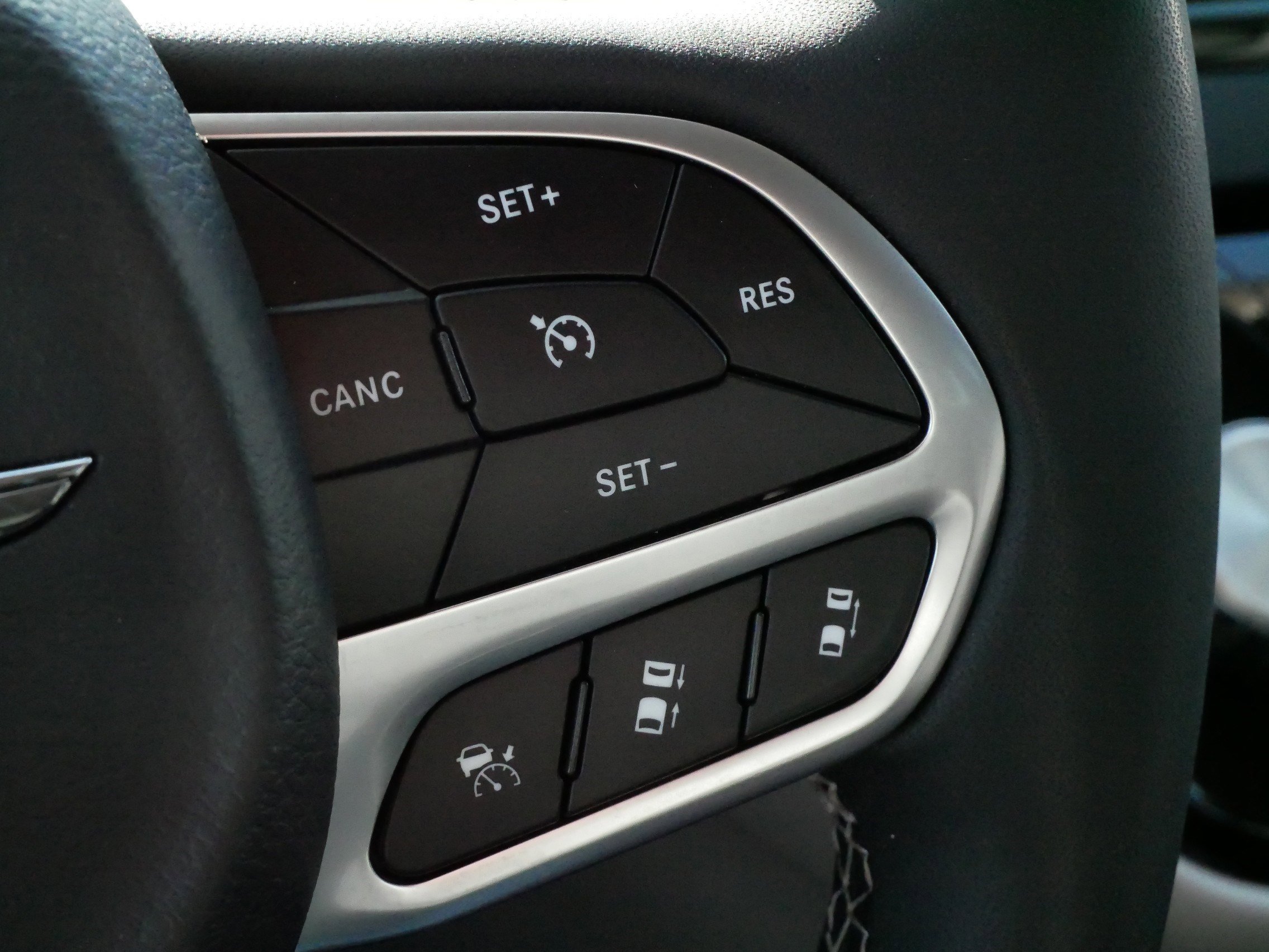 Used 2024 Chrysler Pacifica Touring-L image 25