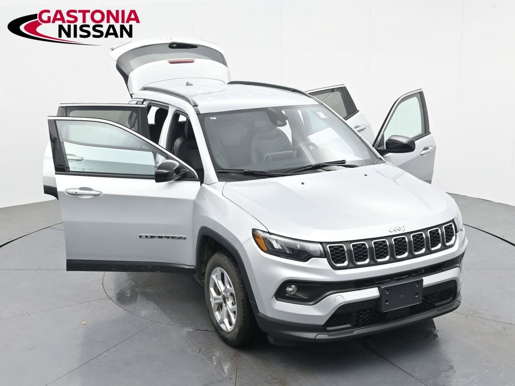 Used 2025 Jeep Compass Latitude AWD/4WD image 39