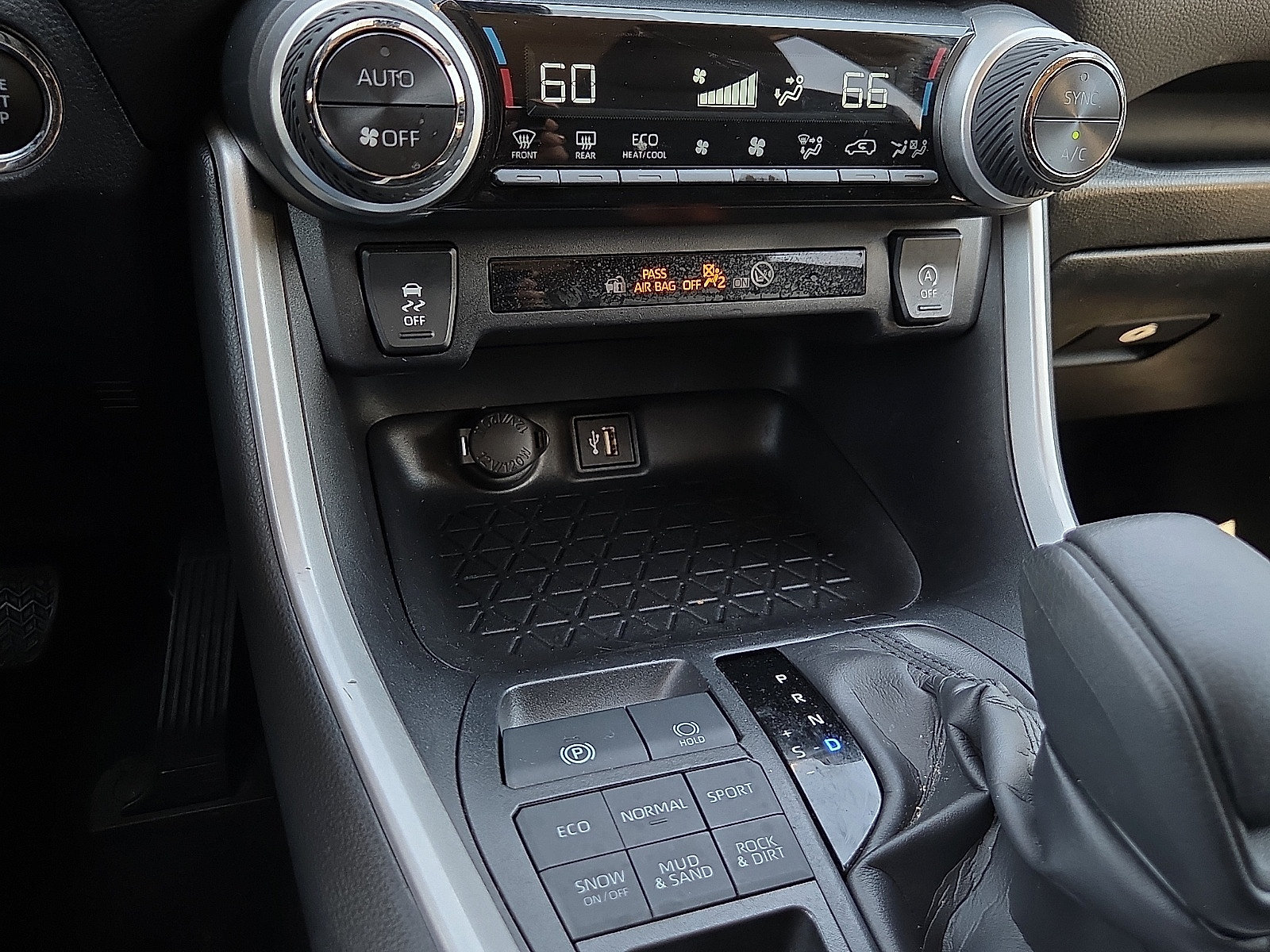 Used 2025 Toyota RAV4 XLE AWD/4WD image 17