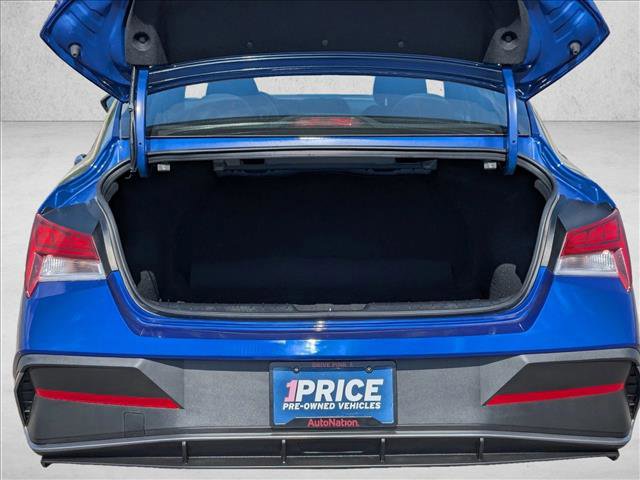 Used 2025 Hyundai Elantra SEL image 6