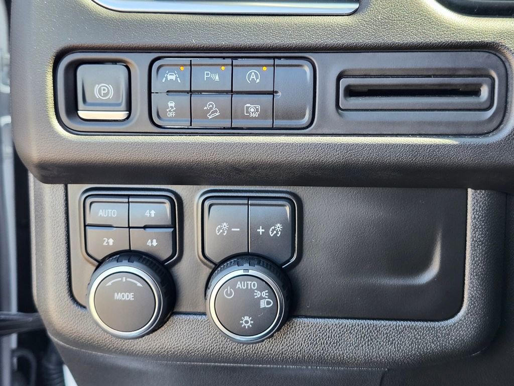 Used 2024 Chevrolet Tahoe Z71 w/ Luxury Package image 24