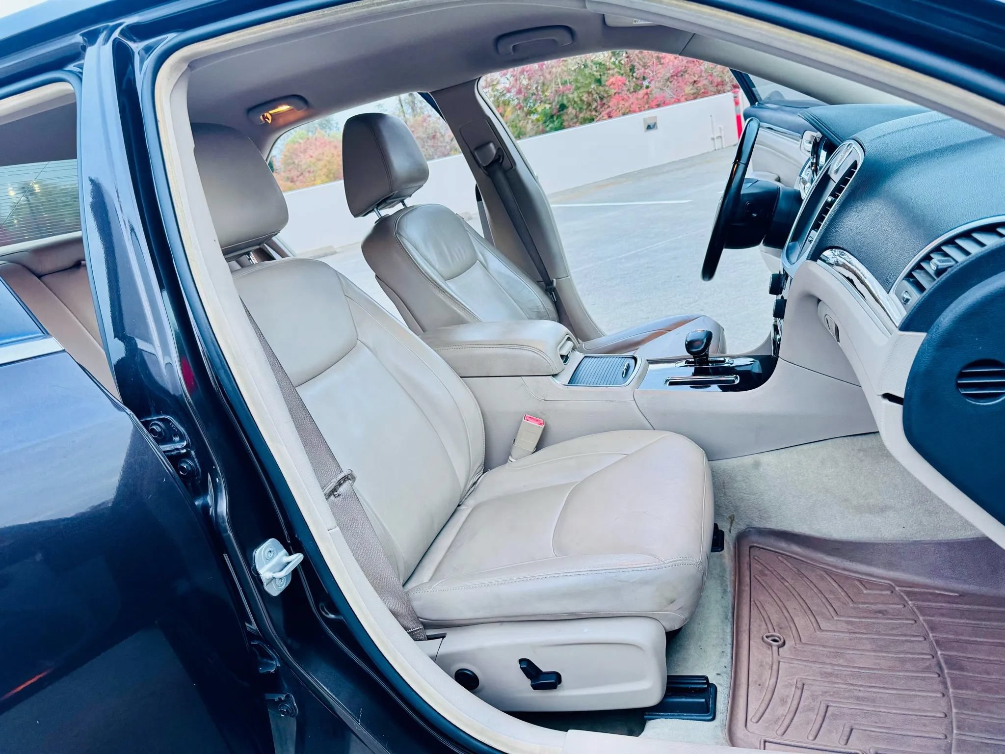 Used 2012 Chrysler 300 Limited RWD image 22