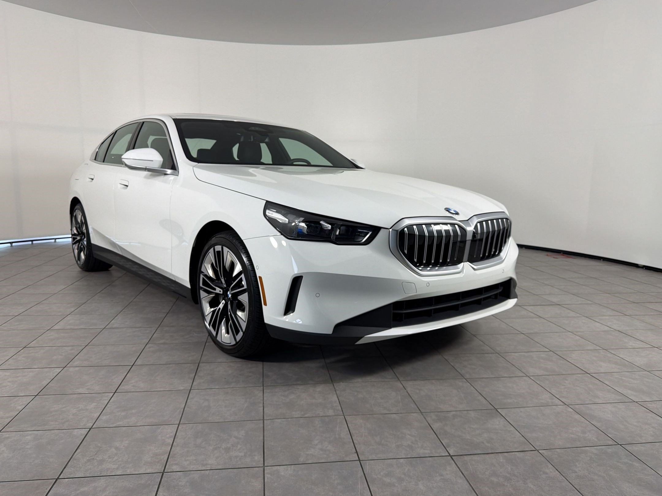 Used 2026 BMW 530i RWD image 7