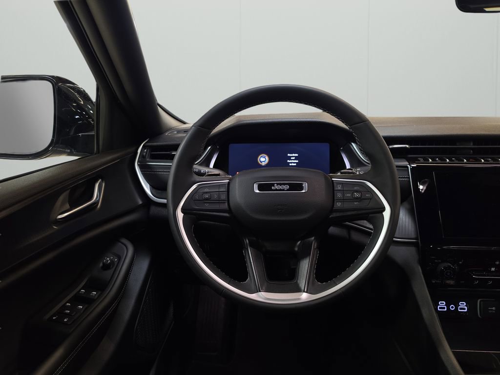 Used 2025 Jeep Grand Cherokee Altitude image 19