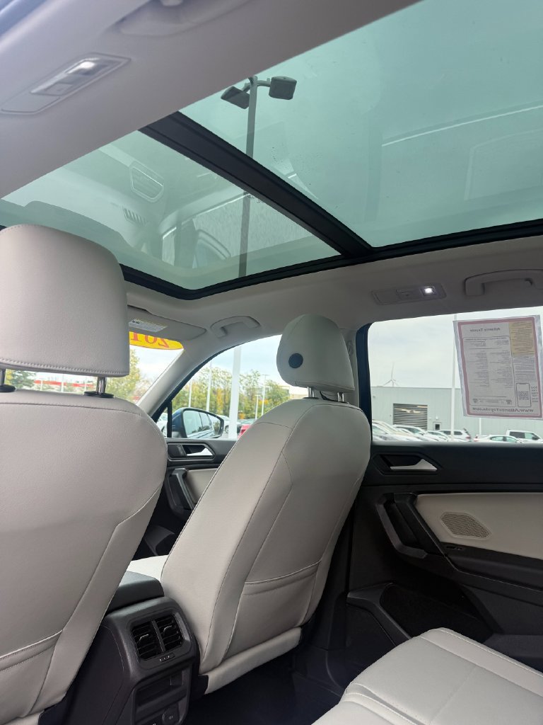 Used 2019 Volkswagen Tiguan SE w/ Panoramic Sunroof Package AWD/4WD image 34