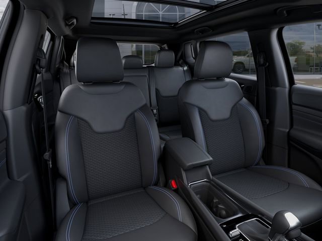New 2026 Jeep Compass Latitude w/ Sun and Sound Group AWD/4WD image 16