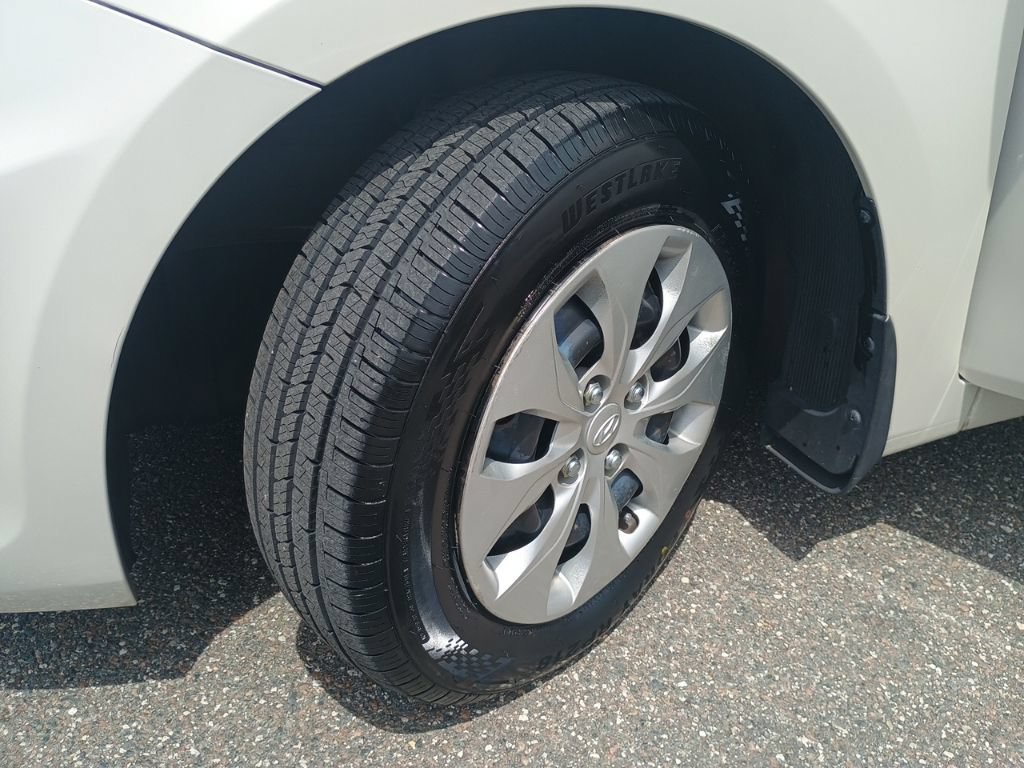 Used 2016 Hyundai Accent SE FWD image 9