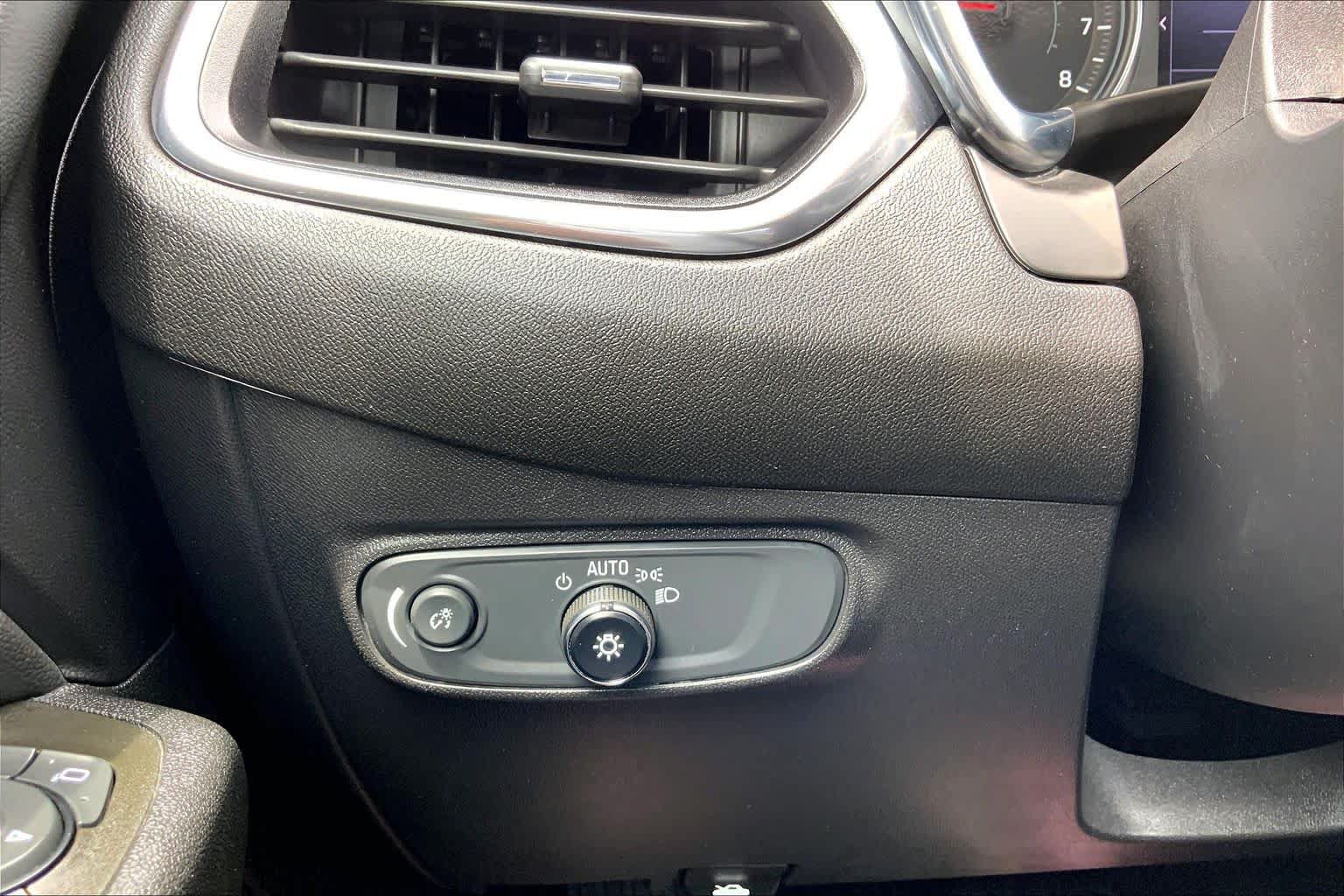 Used 2023 Chevrolet Equinox LT FWD image 33