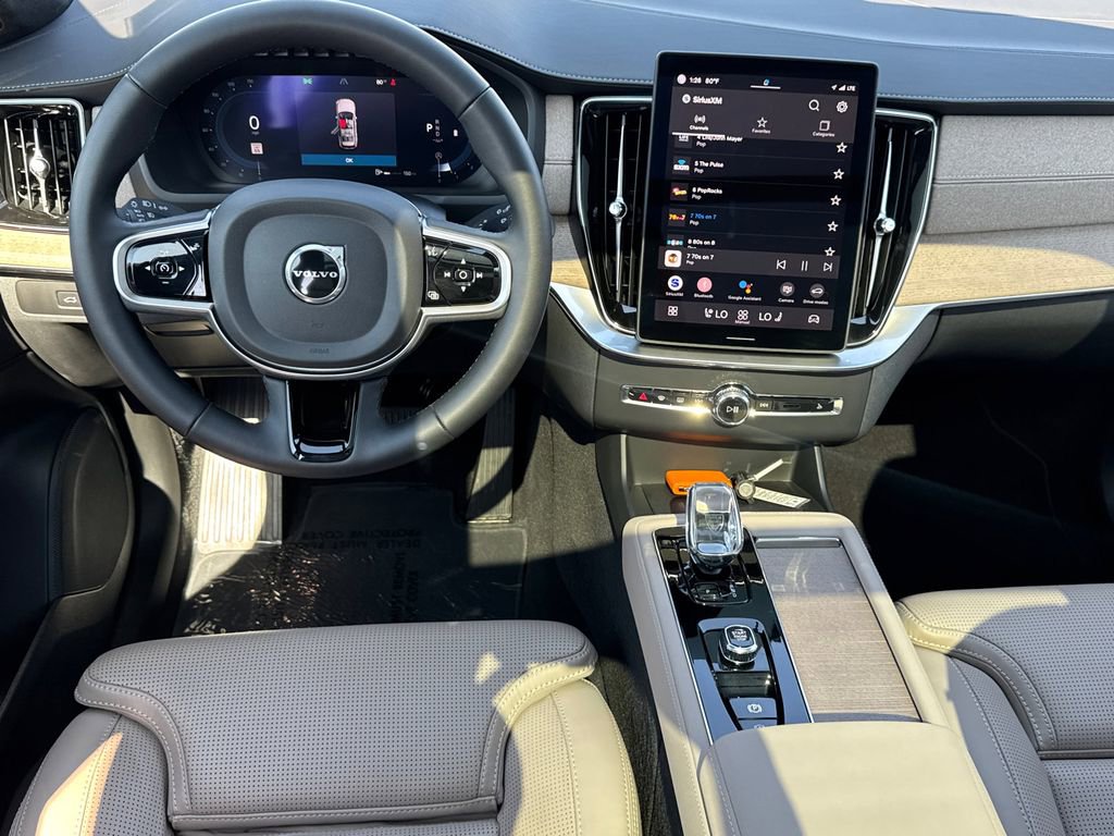 Used 2025 Volvo XC90 B6 Ultra w/ Lounge Package image 24