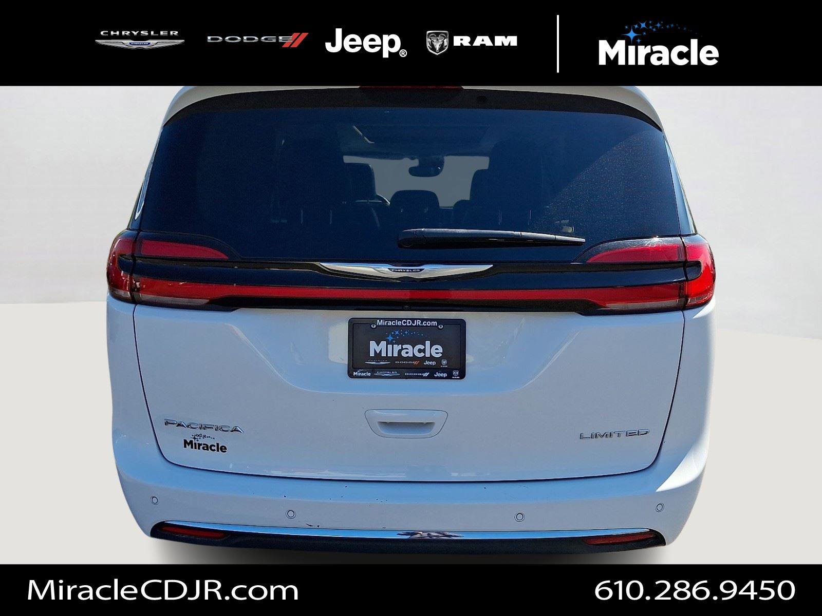 Certified 2024 Chrysler Pacifica Limited FWD image 5