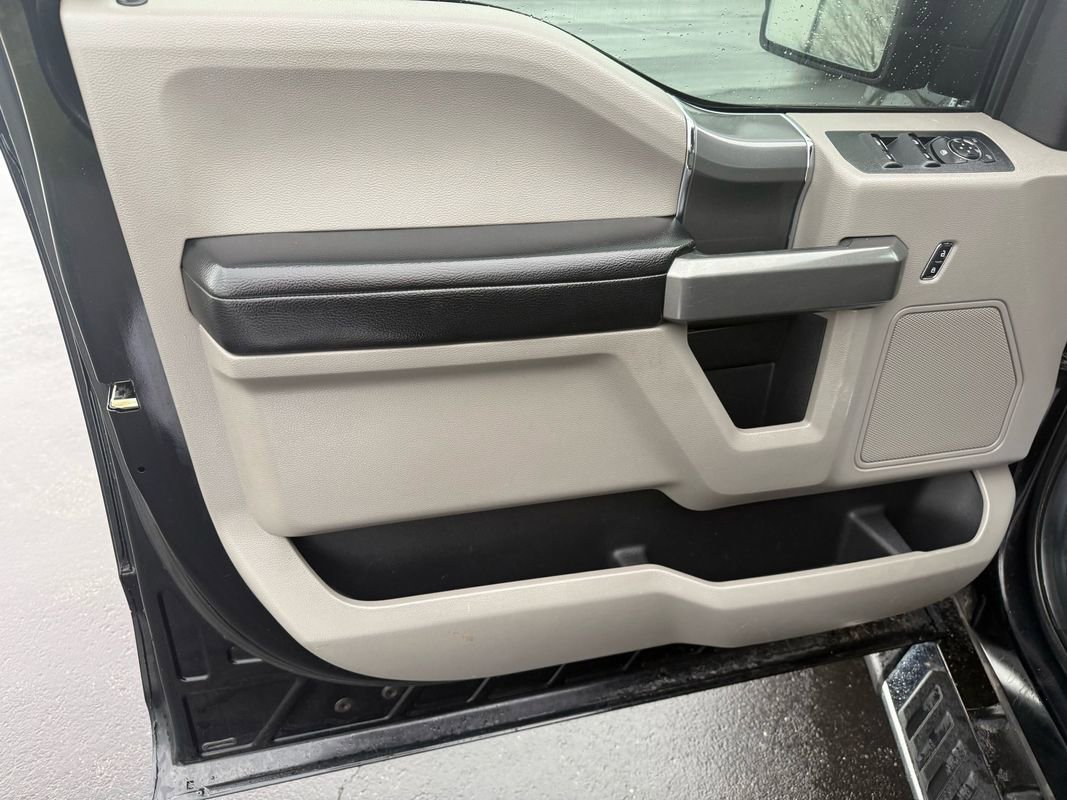 Used 2016 Ford F150 XLT w/ Equipment Group 302A Luxury image 10