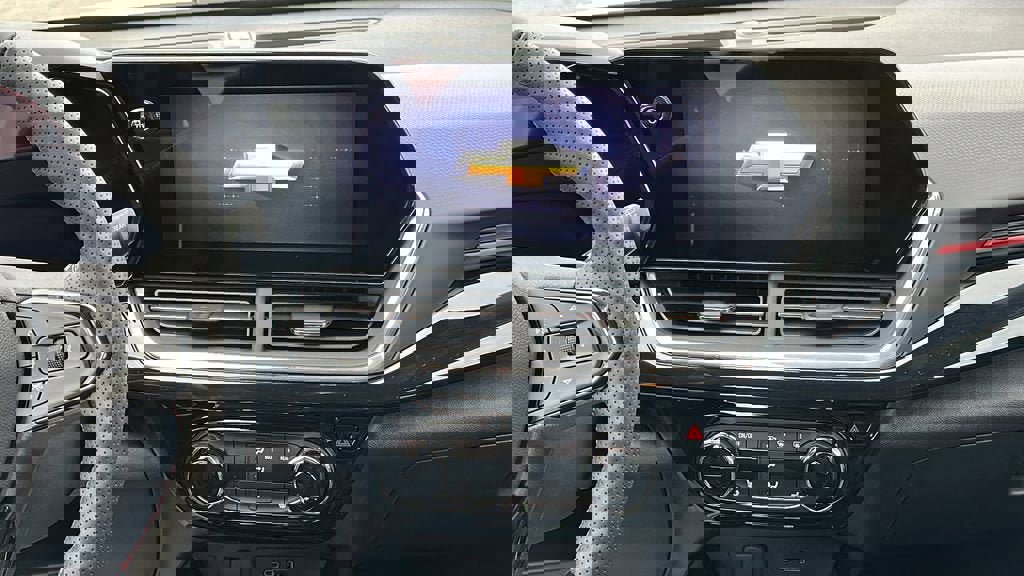 New 2026 Chevrolet Trax RS w/ Sunroof Package image 18