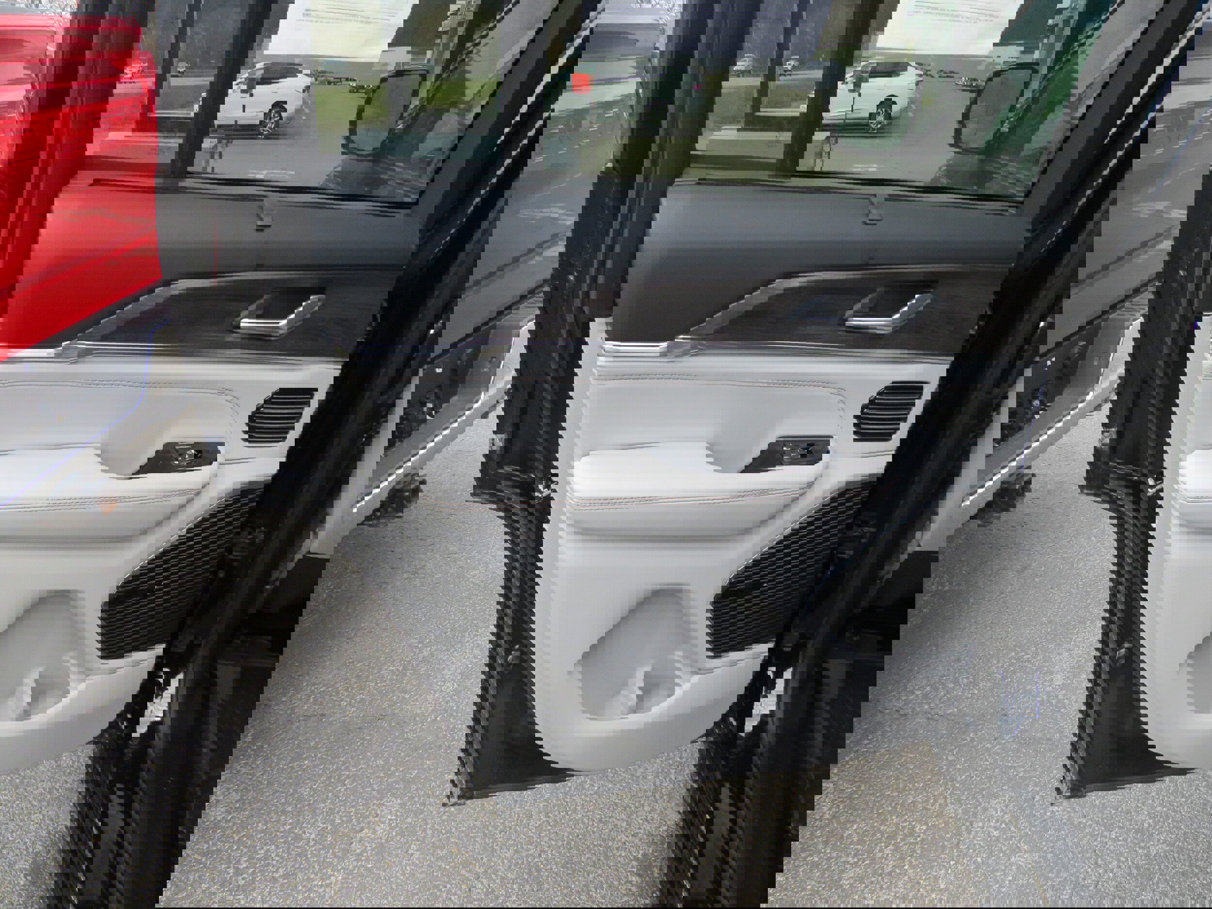 Used 2023 Jeep Grand Cherokee Overland w/ Adv Protech Group III image 11