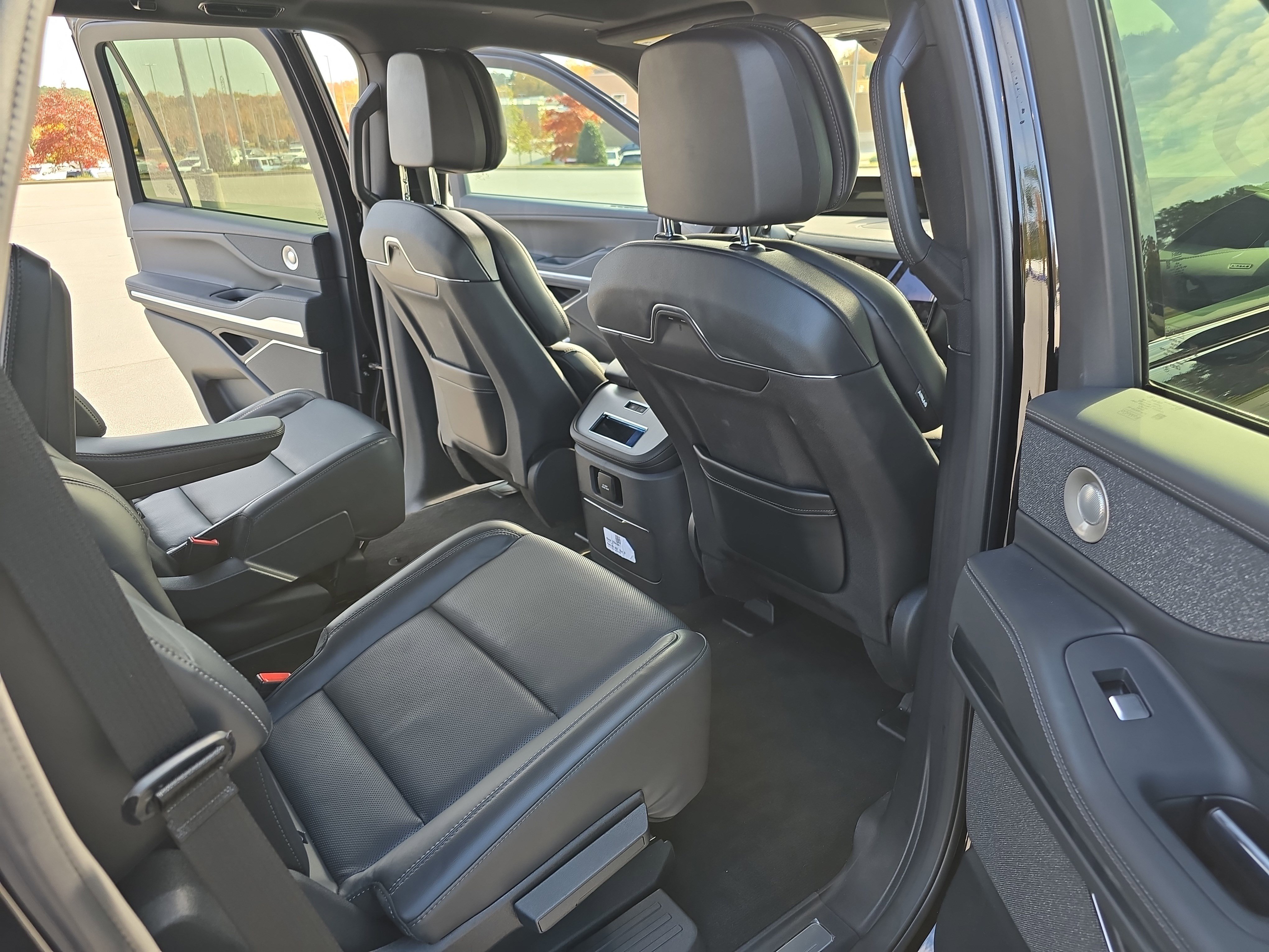 New 2025 Lincoln Navigator Reserve w/ Jet Appearance Package image 11