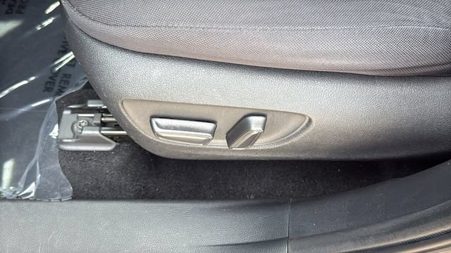 Used 2021 Toyota Highlander L FWD image 19