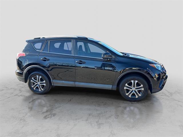 Used 2016 Toyota RAV4 LE image 5