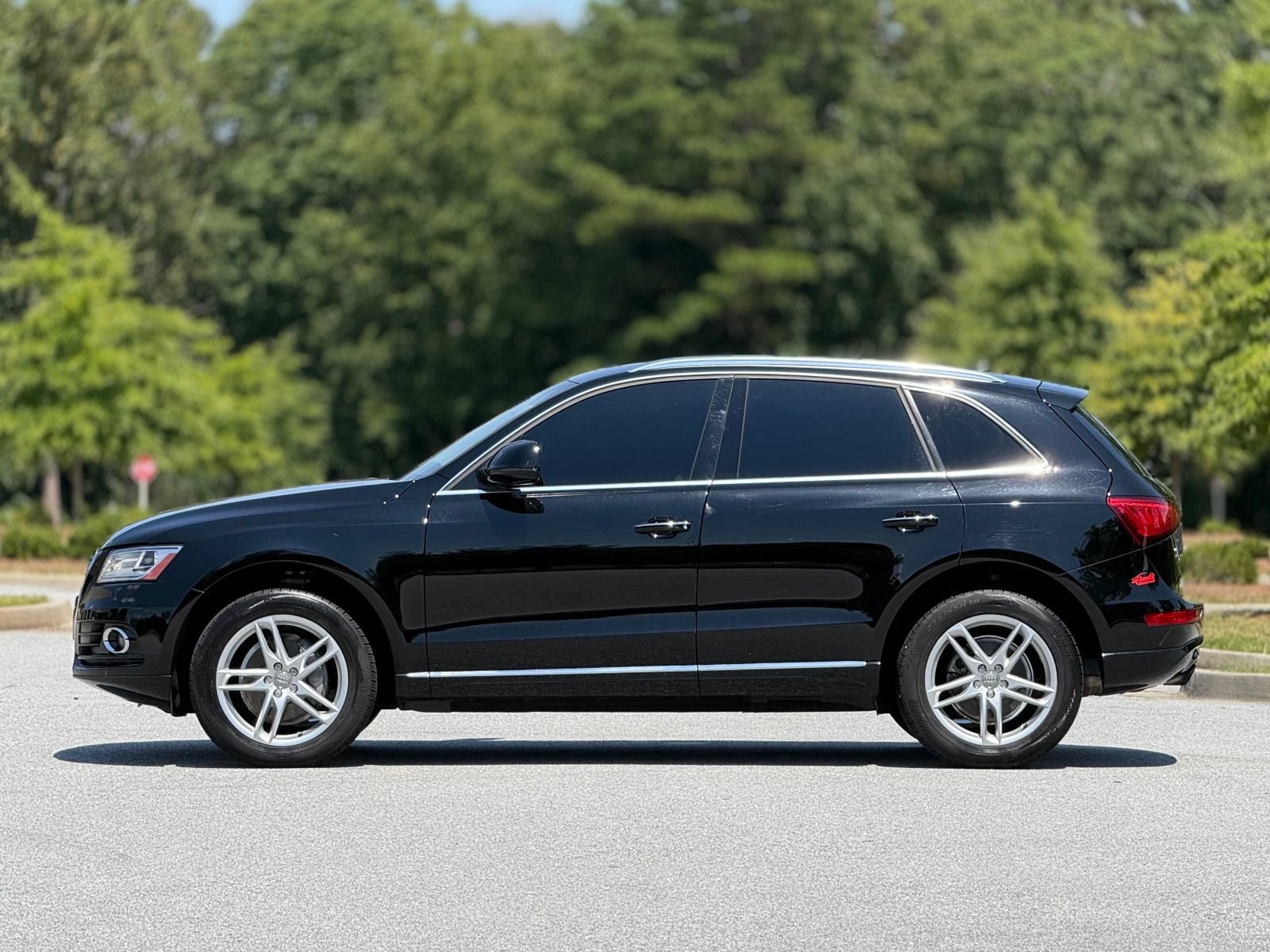 Used 2017 Audi Q5 2.0T Premium Plus w/ Technology Package AWD/4WD image 9