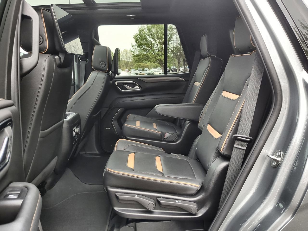 Used 2024 GMC Yukon AT4 w/ Technology Package image 26