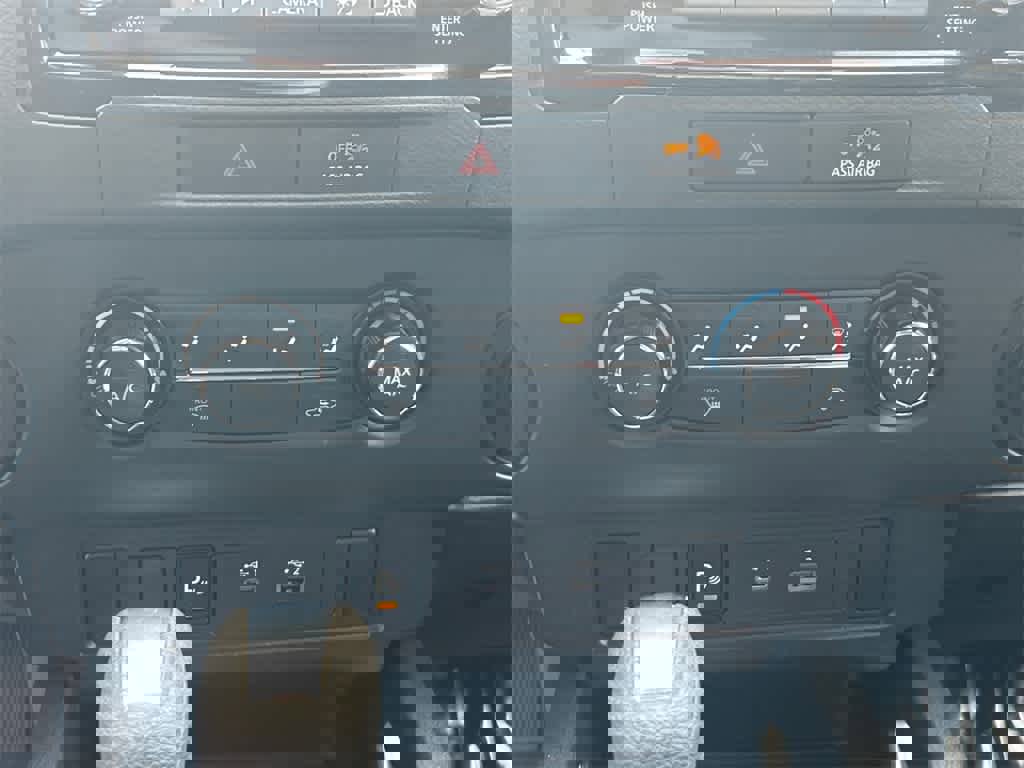 Used 2022 Nissan Frontier SV w/ Technology Package image 27