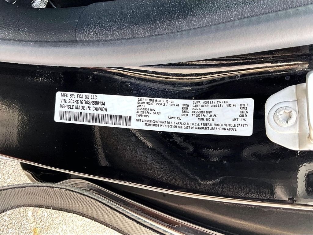Used 2025 Chrysler Pacifica Limited FWD image 37