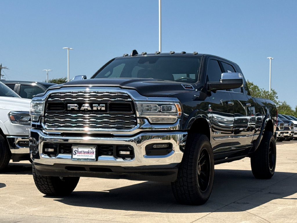 Used 2022 RAM 3500 Limited AWD/4WD image 3