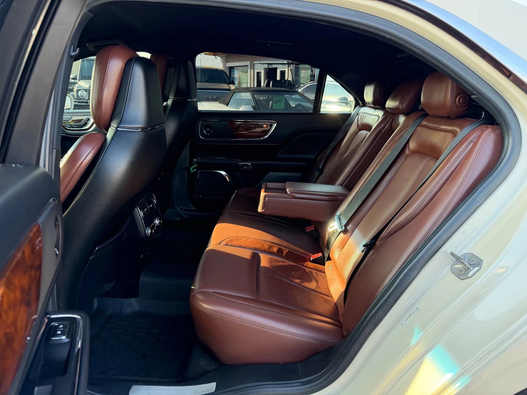 Used 2018 Lincoln Continental Reserve w/ Continental Climate Package FWD image 7