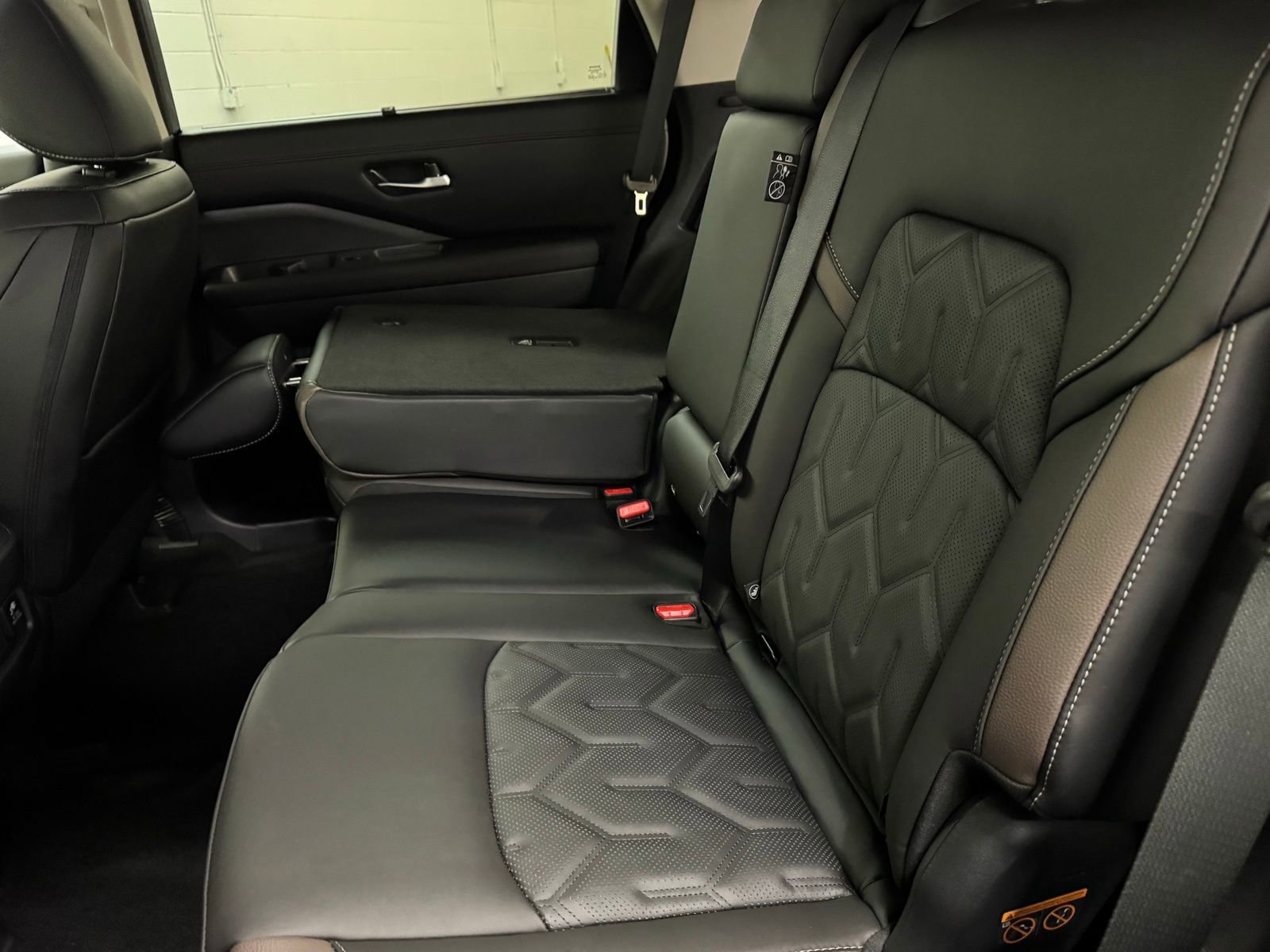 New 2026 Nissan Pathfinder Platinum image 32