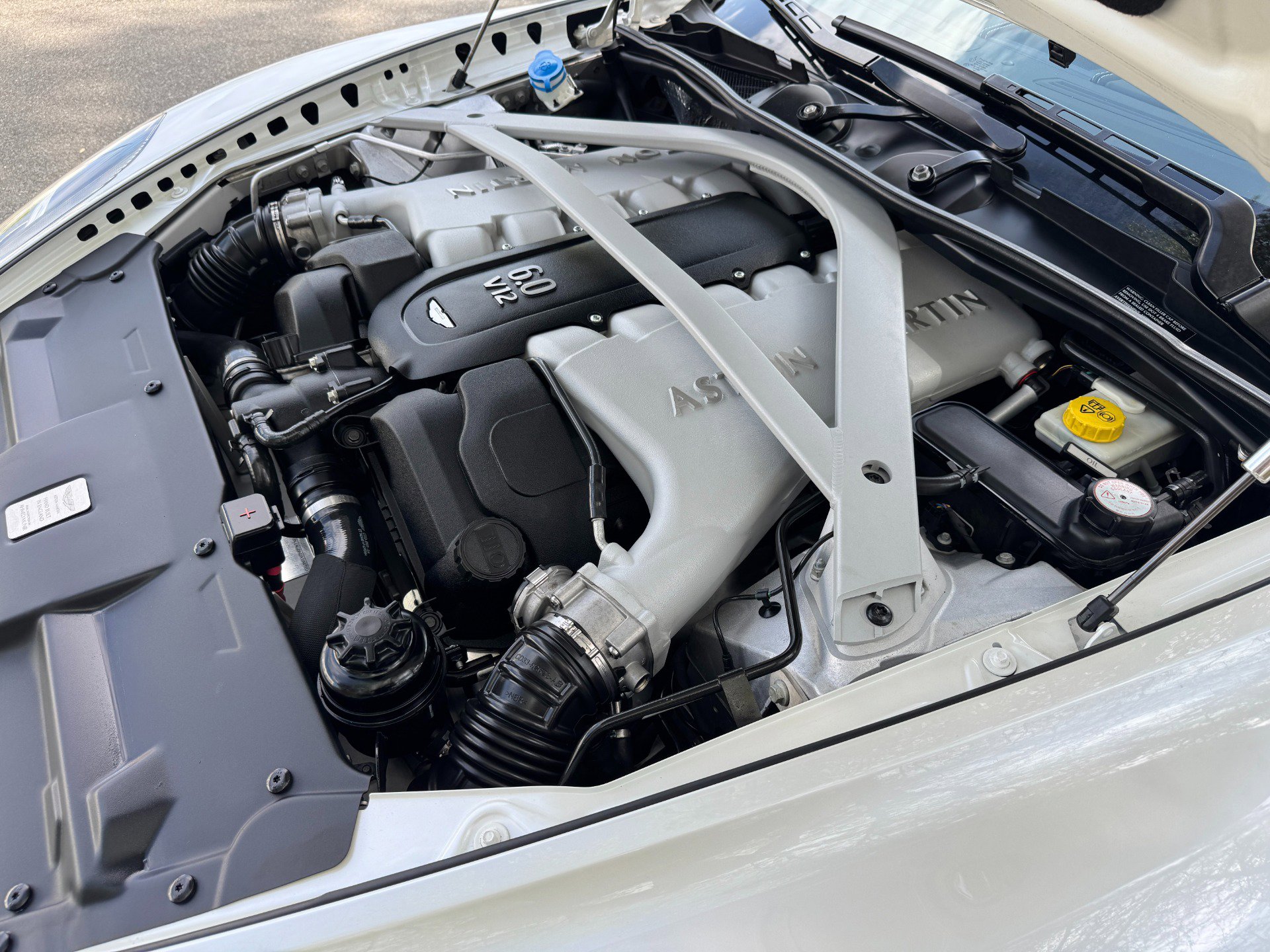 Used 2015 Aston Martin DB9 Coupe image 59