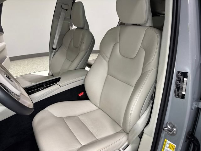 Used 2025 Volvo XC90 B6 Plus w/ Protection Package Premier AWD/4WD image 17