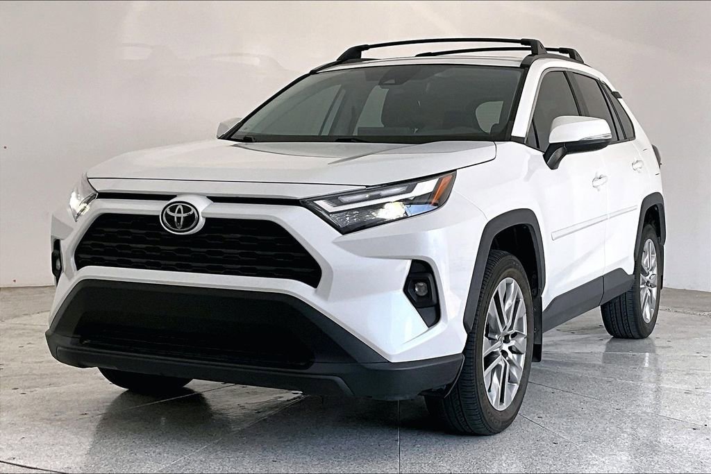 Used 2023 Toyota RAV4 XLE Premium AWD/4WD image 5