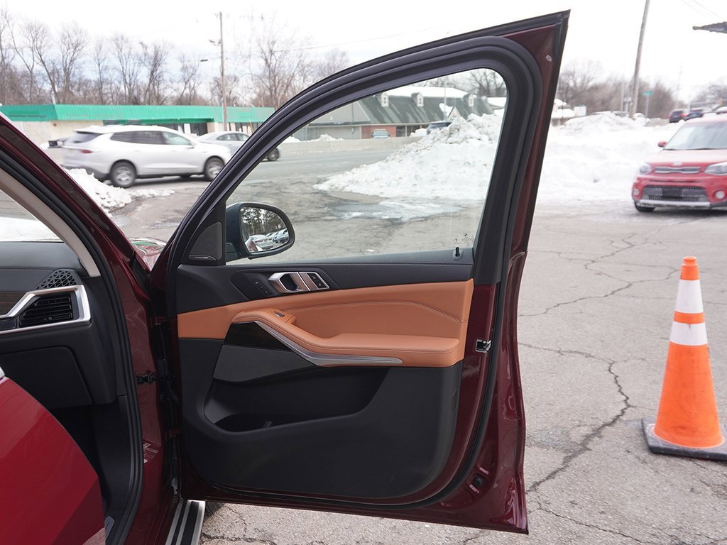 Used 2024 BMW X7 xDrive40i w/ Premium Package image 33