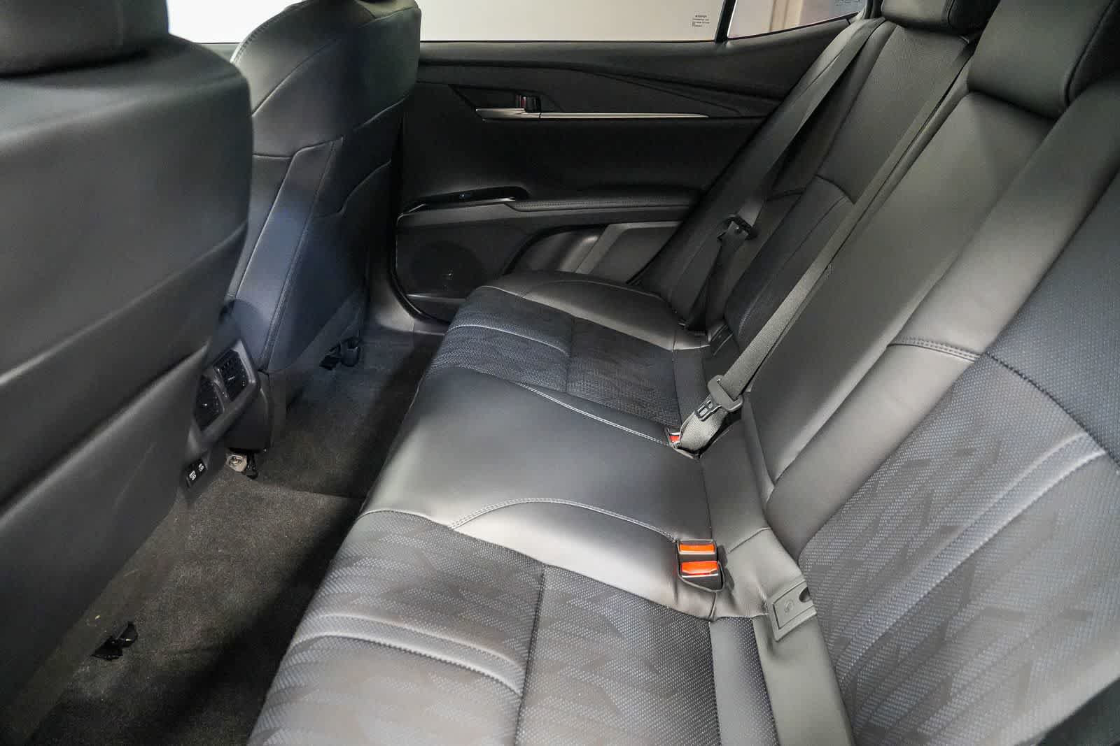 Used 2025 Toyota Camry XSE AWD/4WD image 18