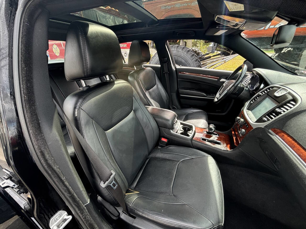 Used 2013 Chrysler 300 image 17