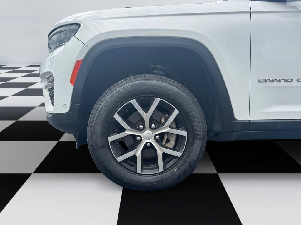 Used 2023 Jeep Grand Cherokee Limited w/ Luxury Tech Group II RWD image 14