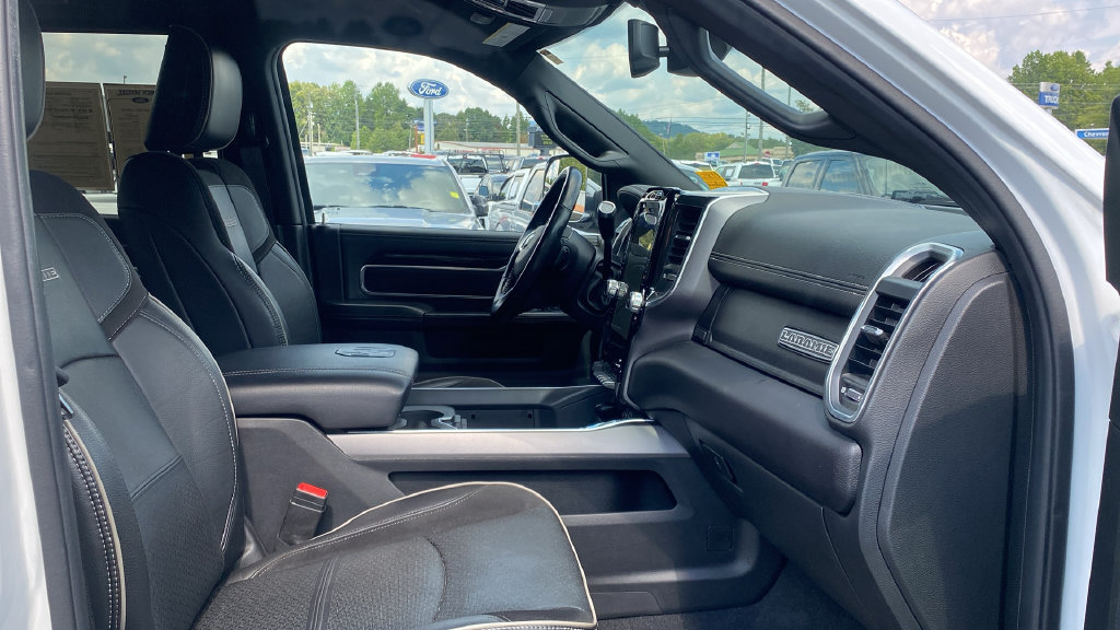 Used 2022 RAM 3500 Laramie AWD/4WD image 12