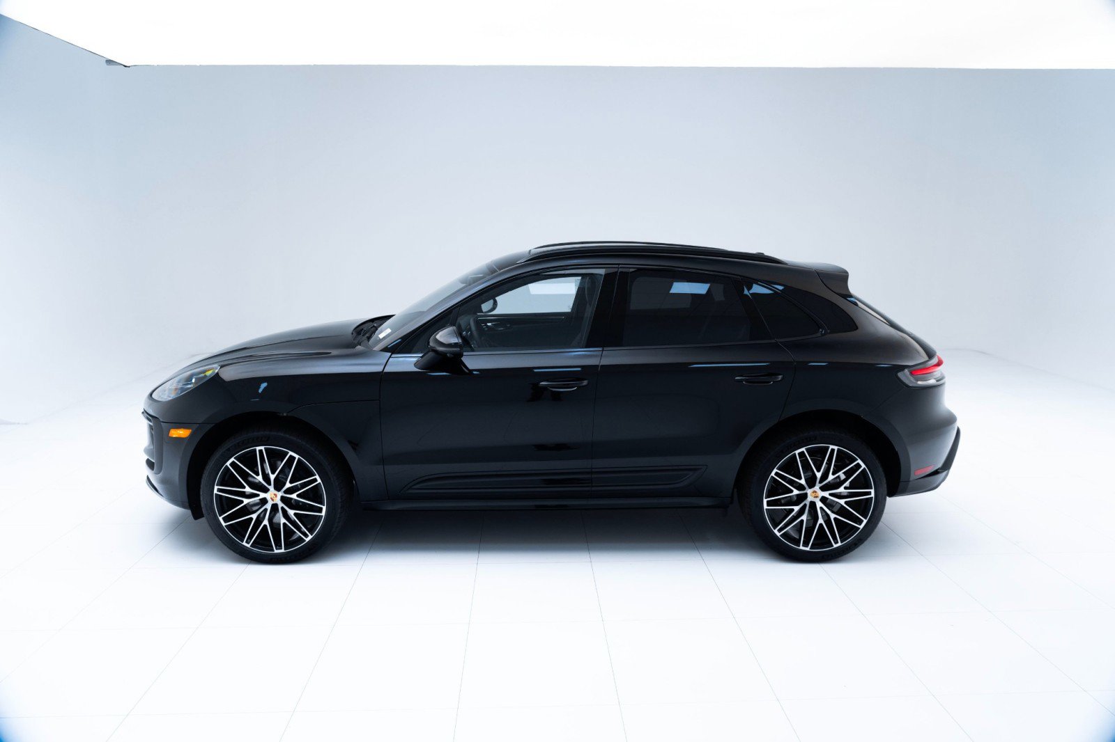 New 2025 Porsche Macan image 2