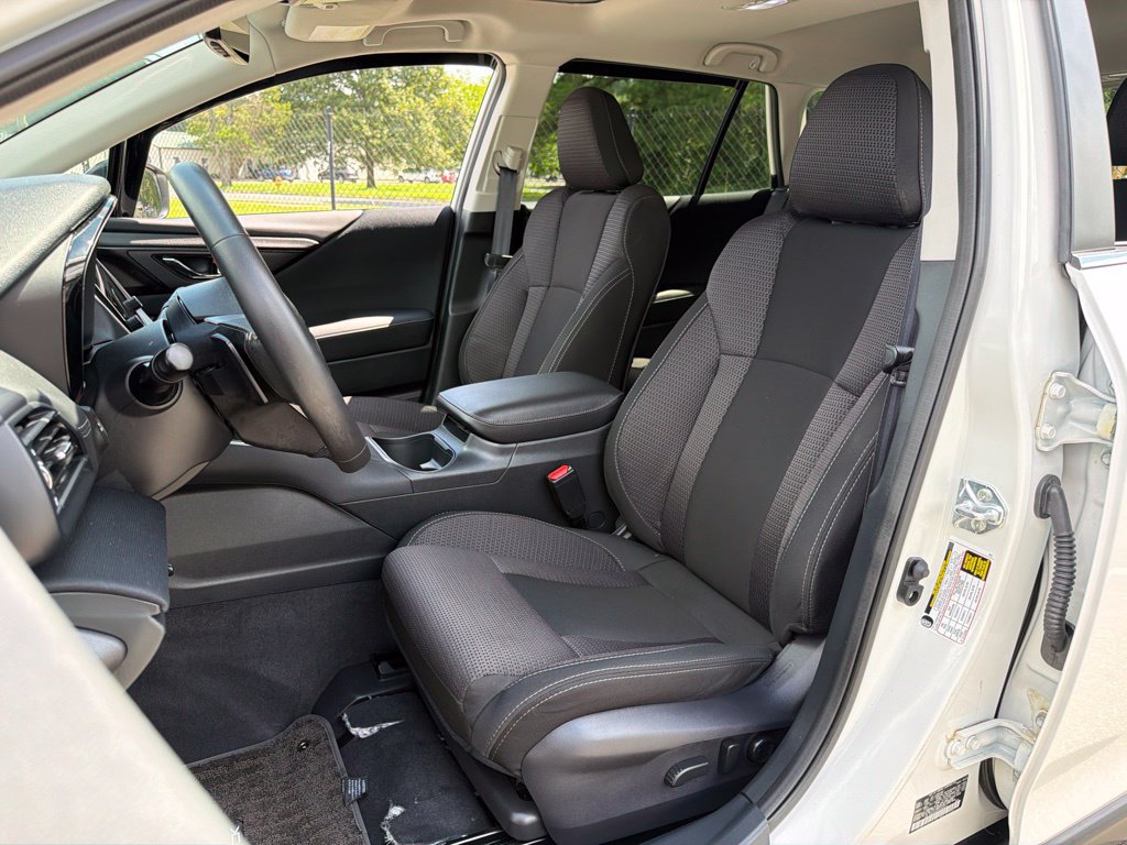 Used 2025 Subaru Outback Premium AWD/4WD image 17