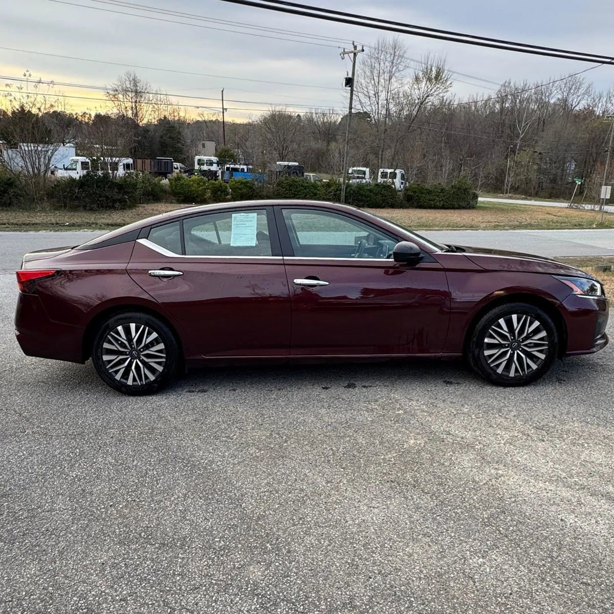 Used 2025 Nissan Altima 2.5 SV FWD image 10