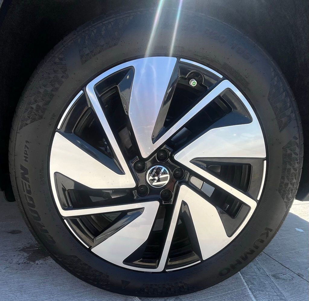 Certified 2025 Volkswagen Atlas SEL image 4