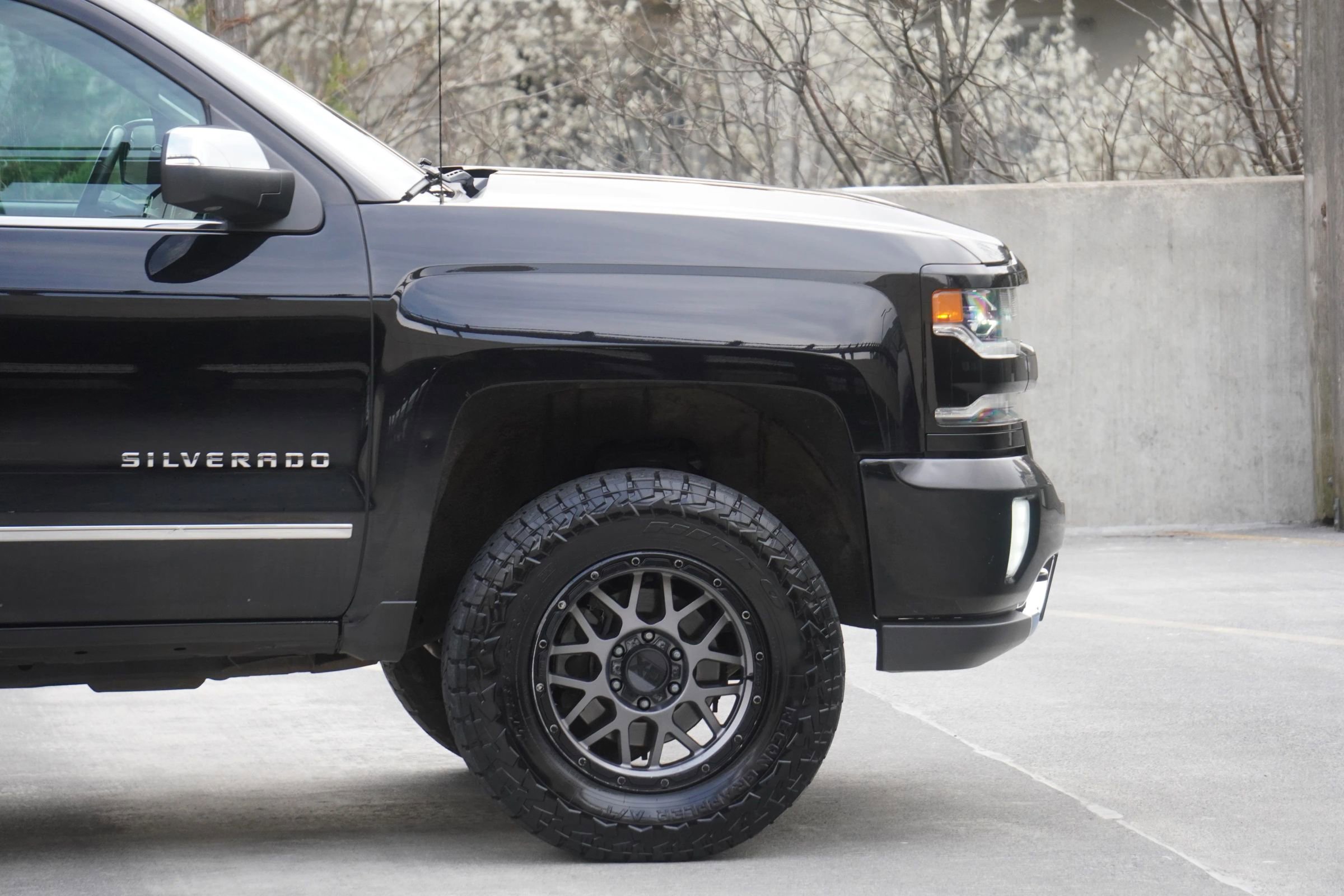 Used 2017 Chevrolet Silverado 1500 LTZ Z71 AWD/4WD image 26