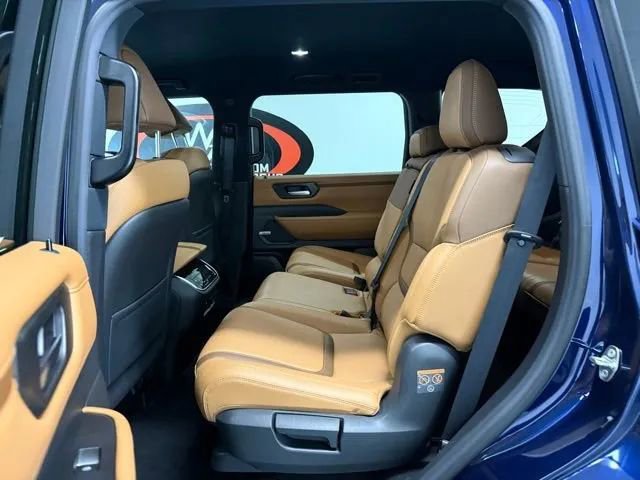 Used 2025 Nissan Armada SL image 16