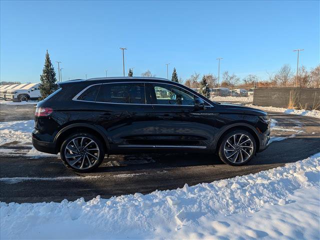 Used 2022 Lincoln Nautilus Reserve w/ Equipment Group 202A image 6