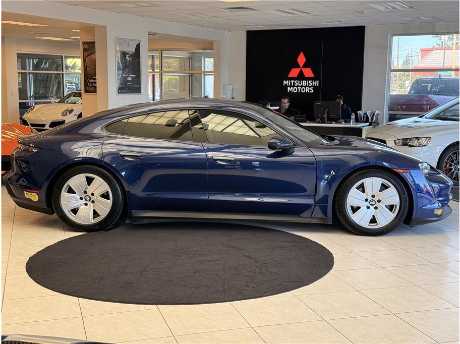 Used 2022 Porsche Taycan image 4