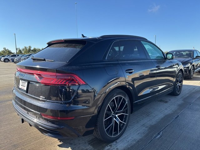 Used 2019 Audi Q8 Prestige w/ Luxury Package image 3