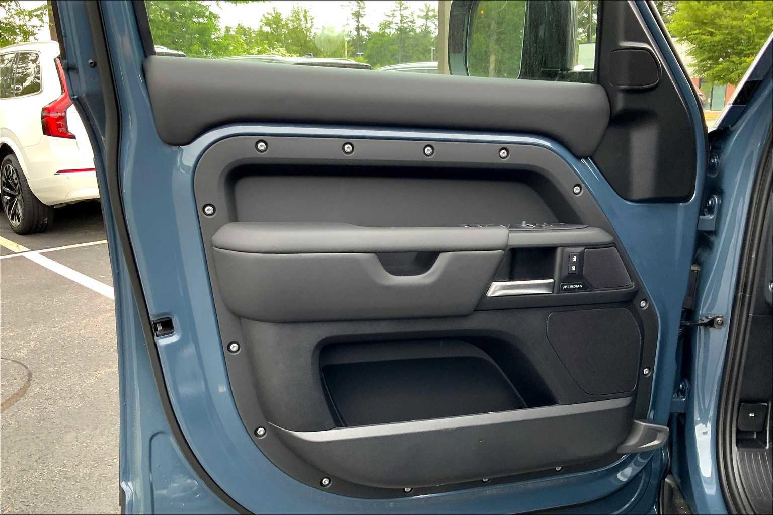 New 2025 Land Rover Defender 110 S image 9