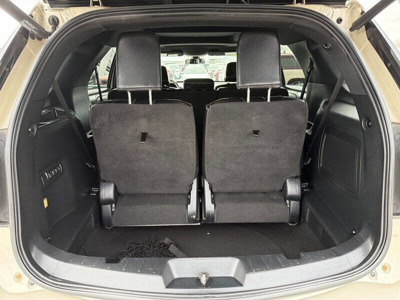 Used 2017 Ford Explorer Platinum image 20