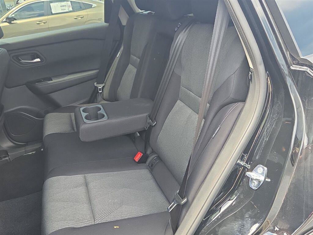 Used 2026 Nissan Rogue SV FWD image 7