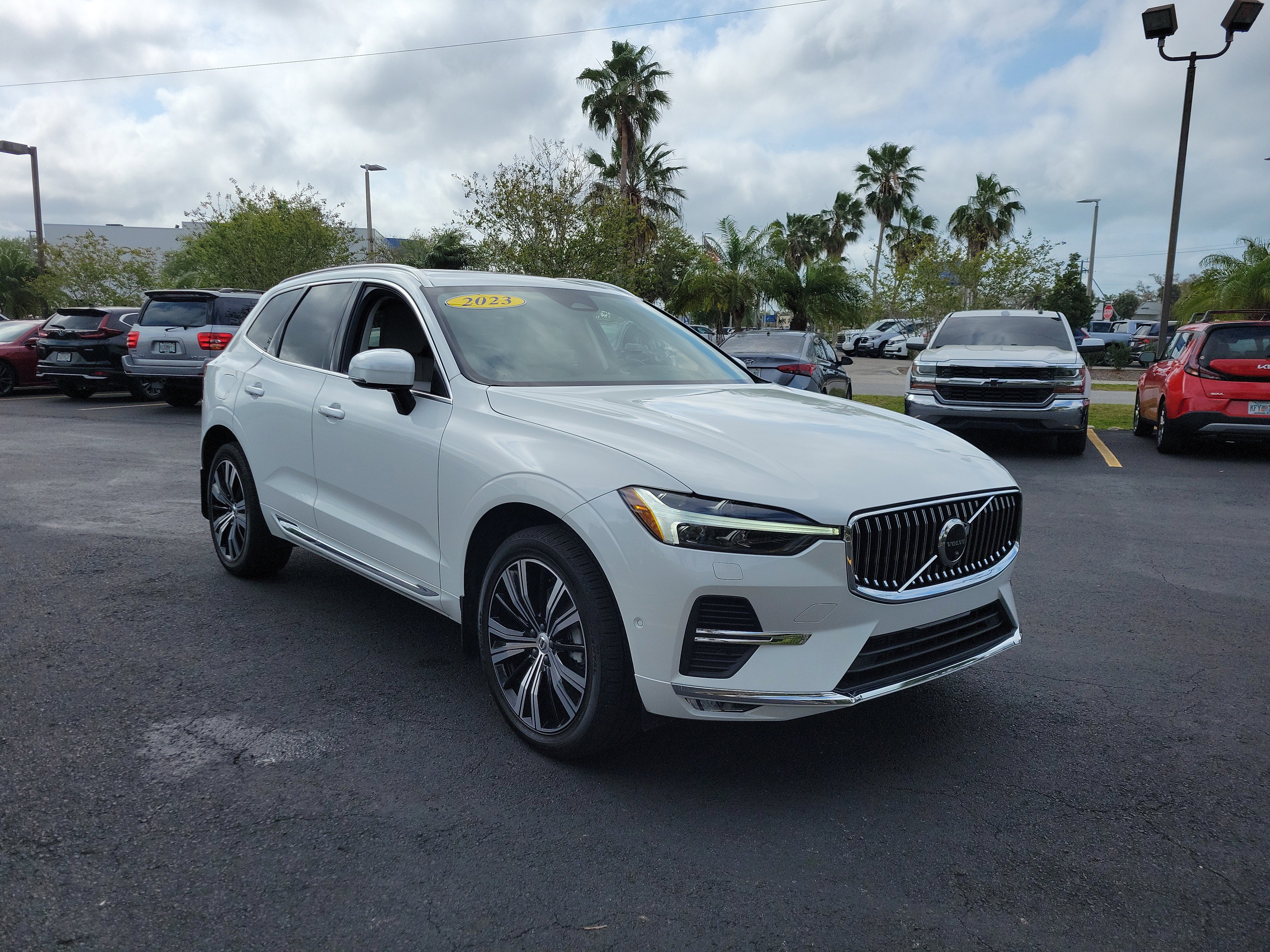 Used 2023 Volvo XC60 B5 Plus w/ Climate Package image 2