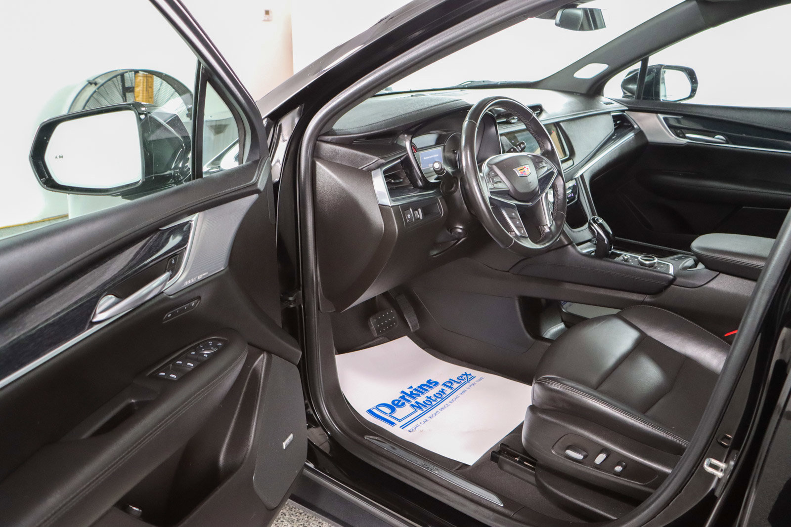 Used 2024 Cadillac XT5 Premium Luxury image 3